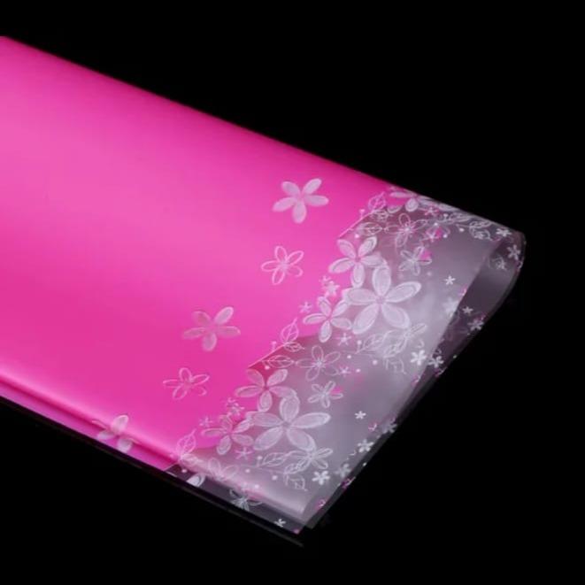 Papel Coreano Transparente Diseño Marco Floreado y Corazón - Paquete con 20 Pliegos para Ramos